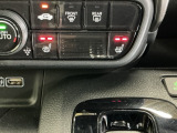 運転席/助手席シートヒーターで寒い日もすぐに温かくなり快適に過ごせます。2段階の温度調整が可能です