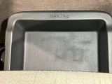 【助手席シートアンダーボックス】運転用の替え靴や、車内に常備したいこども用品、着替えた服などを収納できます★