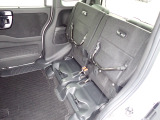 ◆チップアップ&ダイブダウン機構付【ULTR SEAT】は後席座面を左右分割で跳ね上げることができます。トランクで積載できない背の高い荷物をラクラク収納できます。ホンダ車ならではの人気装備です。