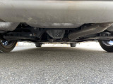 気になる中古車の下廻り。もちろん、納車時には整備スタッフによる点検を実施致しますので安心してご購入いただけます