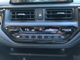 オートエアコン装着車で車内はいつも快適です!