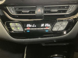 左右独立温度コントロールフルオートエアコンです。運転席、助手席それぞれで独立して温度設定ができます。冷え性の方が乗っても安心ですね♪