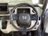 ステアリングスイッチでオーディオ各種操作が可能で、運転に集中できます。安心・安全・快適なドライブをお楽しみいただけます。