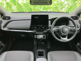 運転席から前方を見渡しやすい配置で、視界を確保しやすい室内です。座席まわりにはゆとりがあり、落ち着いて過ごせる空間。毎日の移動にも使いやすい印象です。