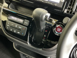 発進時から滑らかに加速する無段階変速のCVTはストップ&ゴーの多い街の中も快適です