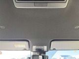 運転席側の室内ルーフは大きく目立つ傷や汚れはございません。