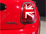 MINIのオートライトは積極的にライトをつけることにより、自車の存在を周囲に向けアピールいたします。それは安全性への配慮でもあります。