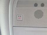 エアバッグ作動時や後突時、もしくは車内のSOSボタンを押した際に緊急通報オペレーターに連携し、救急・警察を手配します。更にオペレーターにも連携、お客様のご要望に応じてロードサービスの手配を行います。