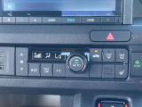 運転席・助手席にシートヒーター装備!!寒い日でもすぐに体を温め、冬のドライブを快適に。冷えやすい方やお子様にもやさしく安心です!!