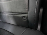 ◆ISOFIX◆シートベルトいらずでチャイルドシートと固定金具を連結するだけでガッチリ固定できます。