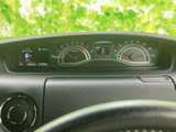 速度や燃料残量などの情報をまとめて確認できるメーターまわりです。表示が運転席正面に集まり、走行前後に必要な情報を把握しやすい配置。視認性にも配慮された見やすい構成です。