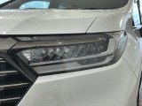 LEDヘッドライトは、点灯の瞬間から最大光量を発揮し、突然暗くなるトンネルなどでの安定感を高めます。