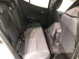 【後部座席】も当然、綺麗・清潔に仕上げております。内装の綺麗なお車は気持ちが良いですし、コンディションのいい車が多いです。これもオススメの1台です。