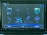FM/AMやUSB、Bluetooth Audioなど、選択できる音源が画面上に一覧表示されます。文字とアイコンで項目を見分けやすく、好みの音楽や放送を選ぶ際に便利です。