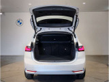 【トランクルーム】十分な容量を確保したトランクルーム。環境へ配慮したスペアタイヤ非搭載のBMW。その分、トランクスペースを有効活用できる様にしてあります。