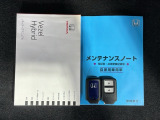 スマートキーは鍵をバッグに入れたままでもドアロックの開閉やエンジンのON・OFFができます。夜間や雨の日も鍵を探さなくて良いので便利です。