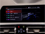 【ⅰドライブナビゲーション】文字情報も鮮明に表示する高解像度カラーディスプレイを採用。視認性に優れた地図デザインと特徴的な建造物を目印にした描写表示で現在位置を把握できます。地図データの更新も可能です