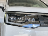 【LEDヘッドライト】ディスチャージヘッドライト(HID)と同等の明るさで、夜道や雨天走行が明るく視界良好!! フォグライトも装備で、安心感さらにUPです♪安心ドライブを楽しんで下さい♪