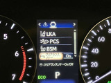 【クリアランスソナー】駐車、発進の低速走行時に障害物への接近を検知し、ブザーとディスプレイ表示でお知らせします。