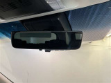 【デジタルインナーミラー】後方のカメラ映像をルームミラーに映し出す装置で荷物や乗員に視界を遮られる事無くしっかり確認できます。