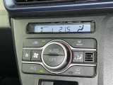 オートエアコンで快適な室内です。