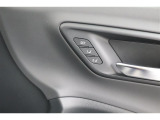 パワーシート搭載。微妙な調整が手軽にでき、ピッタリのポジションで運転することが可能です。