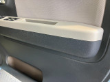 内装、ドア内張にキズあります。
