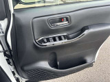パワーウィンドウです!運転席でラクラク操作!元気なお子様やワンちゃんのイタズラも防いでいただけますよ。