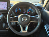 握りやすいステアリングです。