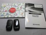 取説・メンテナンスノート・スマートキーの3点セットです。