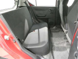 気になる汚れは「まるまるクリン」で解消! 当社の中古車はシートを外して隅々までキレイにクリーニングしてあります。