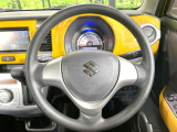 インテリアに合わせたデザインのステアリングは、運転される方のことも考え、運転しやすい形状、大きさです。是非一度、実際に触ってお確かめください。