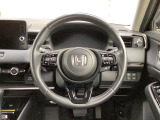 ステアリングスイッチでオーディオ各種操作が可能で、運転に集中できます。安心・安全・快適なドライブをお楽しみいただけます。