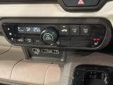 運転席側にはシートヒーターが付いています!寒い日に便利な装備ですね。
