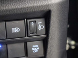 人や荷物を満載しても、対向車や先行車に迷惑をかけない、室内からヘッドライトの光軸を調整できます。