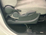 運転席シートアジャスター