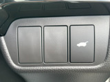 荷物を置いて車から離れると自動で開閉する「予約クローズ機能」がついたパワーテールゲート♪