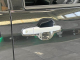 品質へのこだわり!フロアマットやシートなど車内をキレイに清掃し、ニオイや汚れなどを徹底的にクリーニングしてもらっております。室内はピカピカです☆