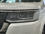 LEDヘッドライトは、点灯の瞬間から最大光量を発揮し、突然暗くなるトンネルなどでの安定感を高めます。
