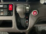 オートマチックシフトレバーは、手になじみ操作しやすい形状で安全運転にもつながります♪