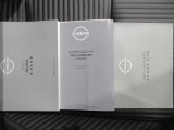 取扱い説明書 整備記録簿です前オ-ナ-の整備歴がわかるため無駄な部品。工賃が発生せず効率の良い整備が行えますまた丁寧に乗っていた証拠でもありますので車両状態の信頼性にもつながってまいります