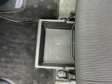 ドアの開閉時、両手が荷物で塞がっている時はキーレスでのカギの解除が大変ですよね。スマートキーはポケットやバッグに入れておけば、ドアロックの解除がやエンジンスタートが可能です。とても便利な機能ですね