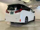 車検や点検・整備も大阪トヨペットにお任せください。お客様の快適なカーライフを長く安心サポートいたします。