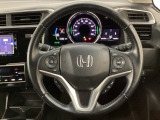 ハンドルにHondaセンシング系のクルーズコントロールやレーンキープアシストなどのスイッチと、オーディオの操作スイッチが装備されています。ハンドルから手を離さず安全に操作できます。