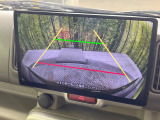 【バックカメラ】駐車時に後方がリアルタイム映像で確認できます。大型商業施設や立体駐車場での駐車時や、夜間のバック時に大活躍!運転スキルに関わらず、今や必須となった装備のひとつです!