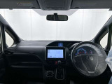 落ち着いたカラーの内装で、ゆったりと運転したい方に。