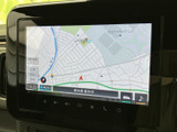 道路や周辺施設が地図上に表示され、現在地周辺の位置関係を把握しやすい画面です。目的地までの道順を確認したい時や、慣れない場所へ向かう際にも便利にお使いいただけます。