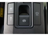 電動パーキングブレーキを搭載。スイッチ操作でパーキングブレーキを作動・解除することが可能ですので、操作の力が不要ですよ♪