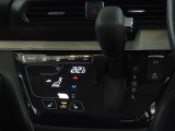 車内を快適に、オートエアコンを装備しています。