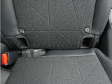 ◆ISOFIX◆シートベルトいらずでチャイルドシートと固定金具を連結するだけでがっちり固定できます。